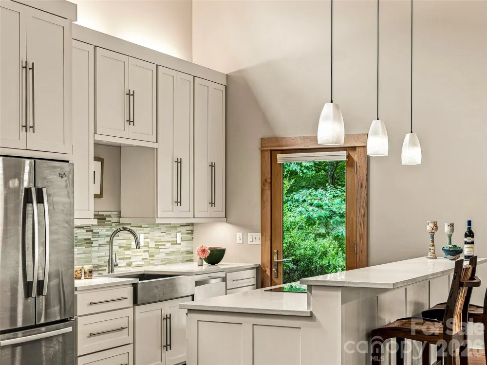 33 Robinson Creek Road Asheville, NC 28803