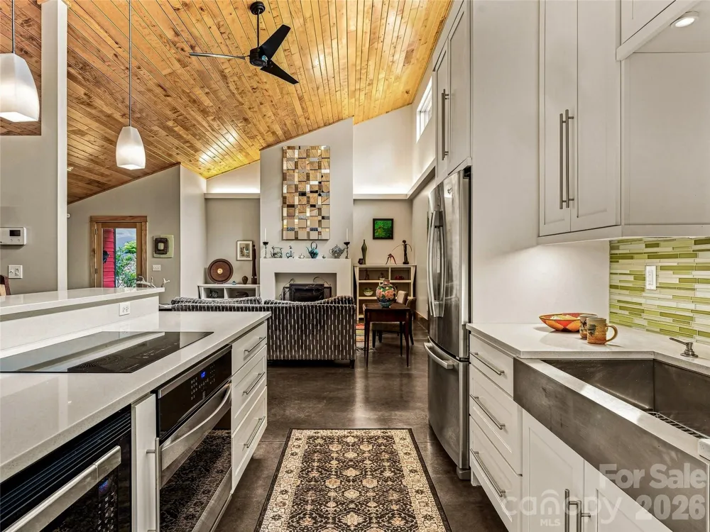 33 Robinson Creek Road Asheville, NC 28803