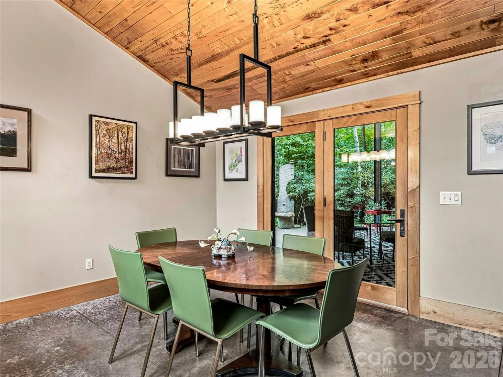 33 Robinson Creek Road Asheville, NC 28803