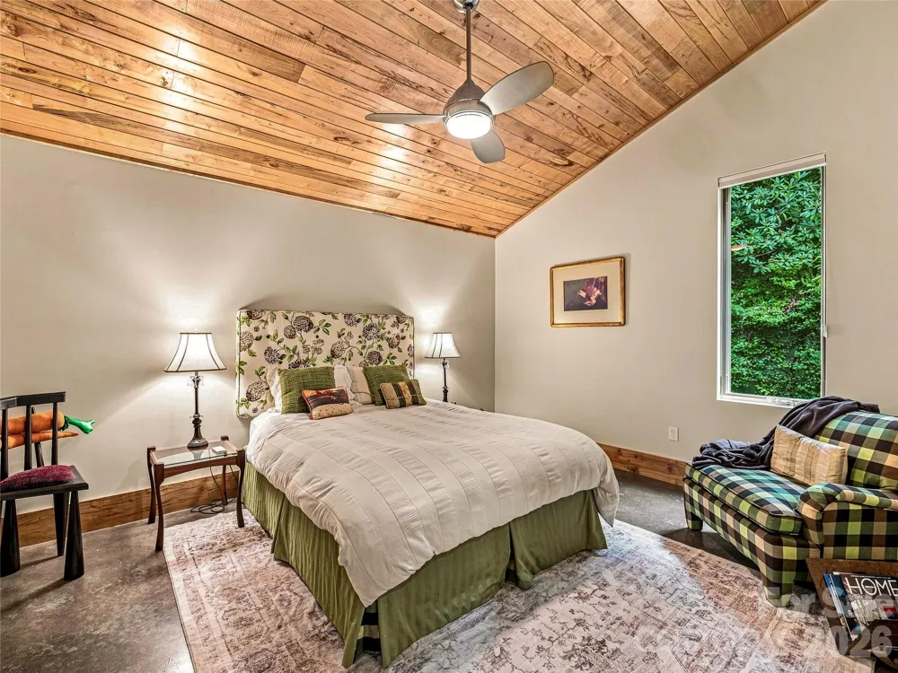 33 Robinson Creek Road Asheville, NC 28803