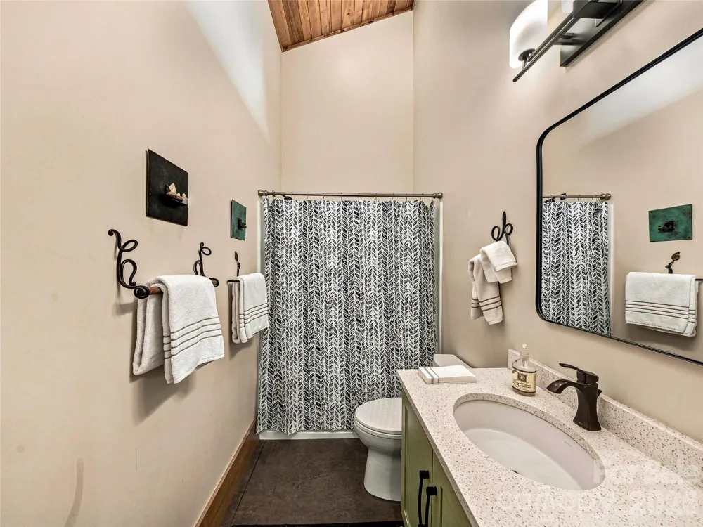 33 Robinson Creek Road Asheville, NC 28803