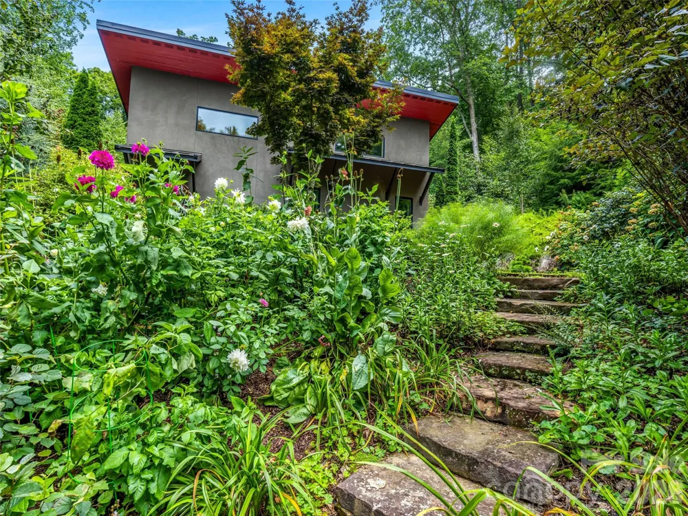33 Robinson Creek Road Asheville, NC 28803