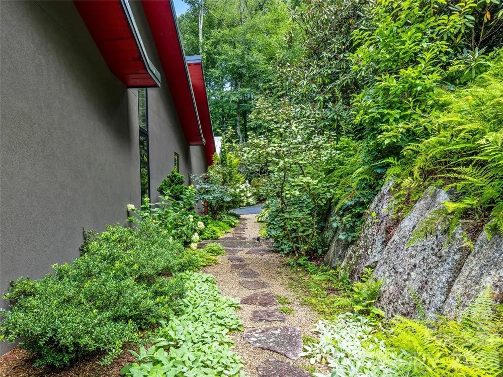 33 Robinson Creek Road Asheville, NC 28803