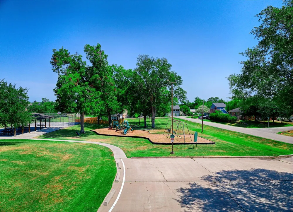 319 Leisure Lane Montgomery, TX 77356