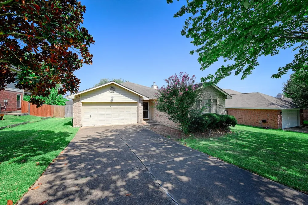 319 Leisure Lane Montgomery, TX 77356