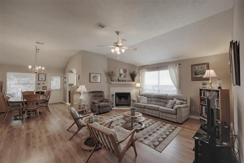319 Leisure Lane Montgomery, TX 77356