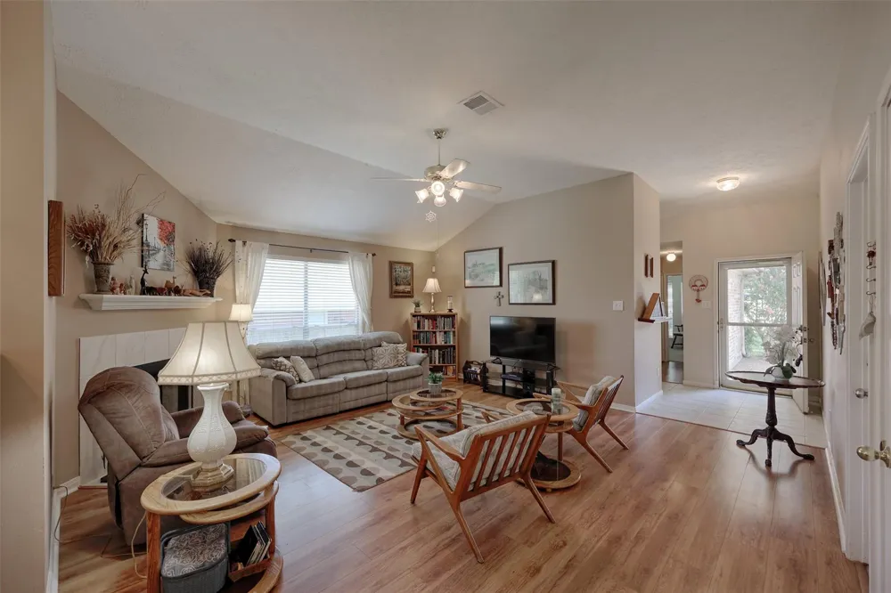 319 Leisure Lane Montgomery, TX 77356