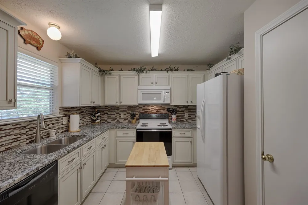 319 Leisure Lane Montgomery, TX 77356
