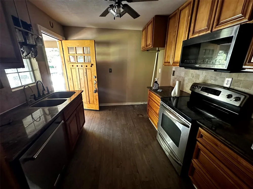 629 Hidden Oaks Drive Point Blank, TX 77364