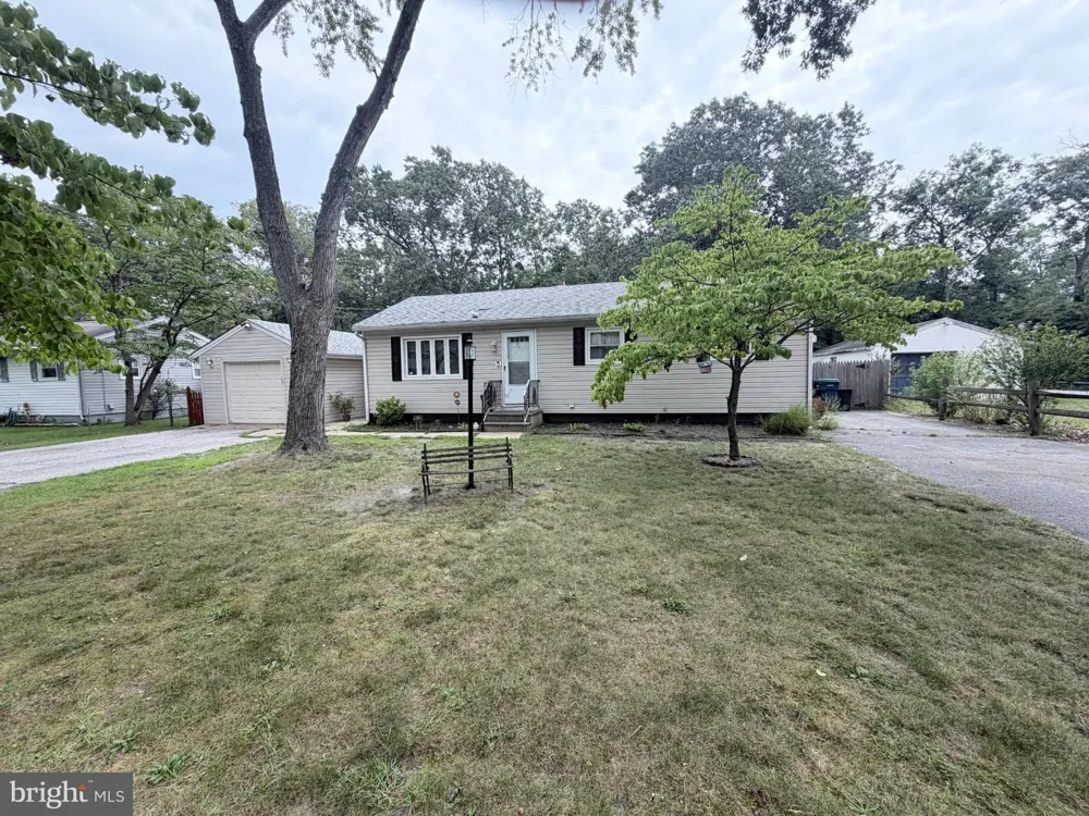 304 KINGS LANE Williamstown, NJ 08094