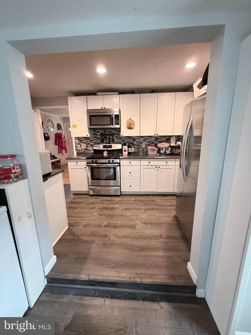 304 KINGS LANE Williamstown, NJ 08094