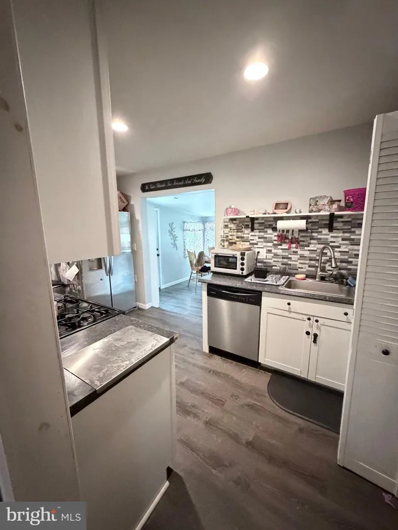 304 KINGS LANE Williamstown, NJ 08094