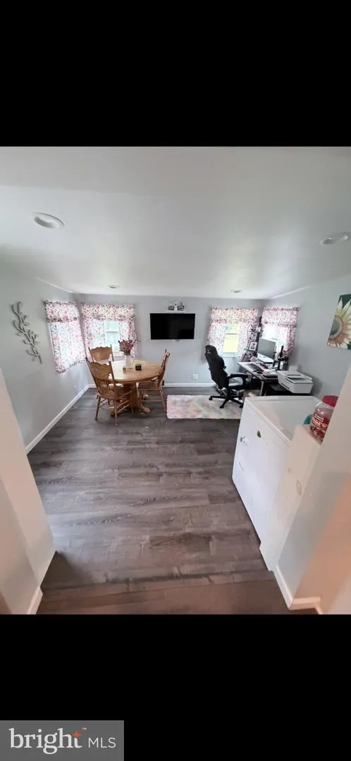 304 KINGS LANE Williamstown, NJ 08094