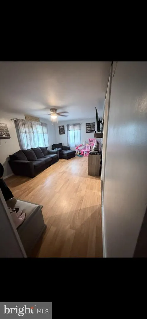 304 KINGS LANE Williamstown, NJ 08094