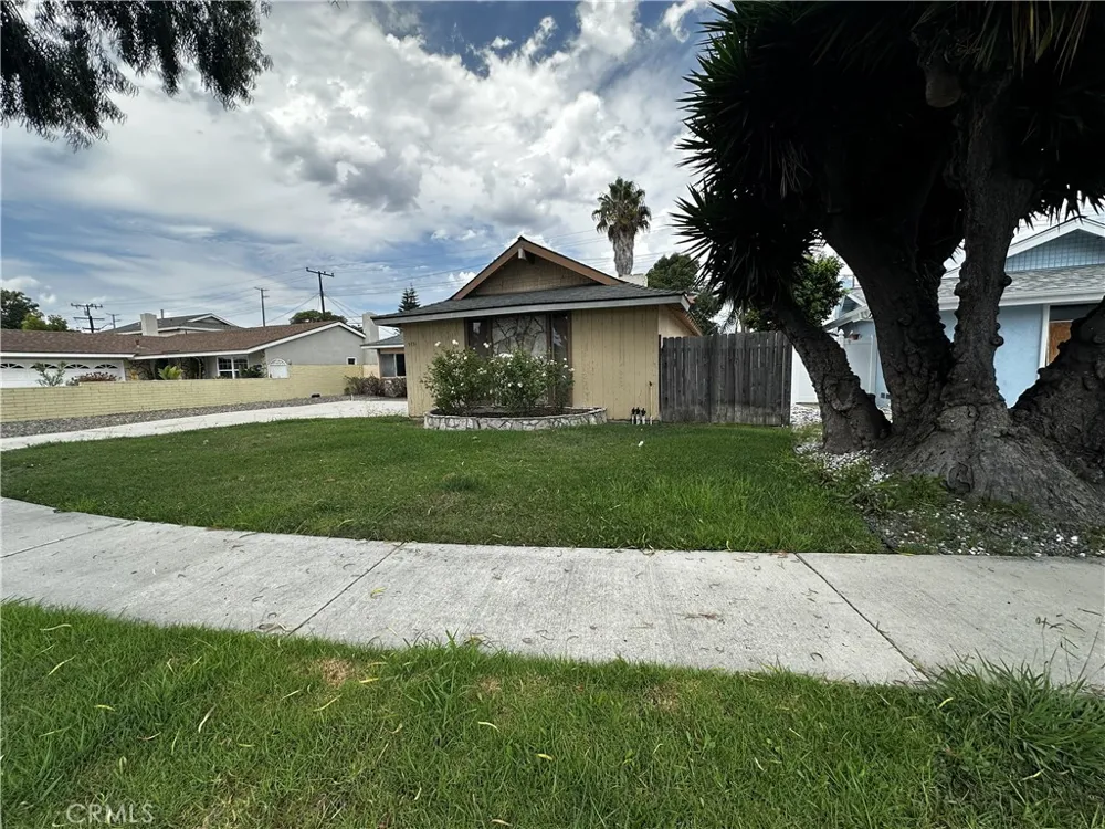 5751 Castle Drive Huntington Beach, CA 92649