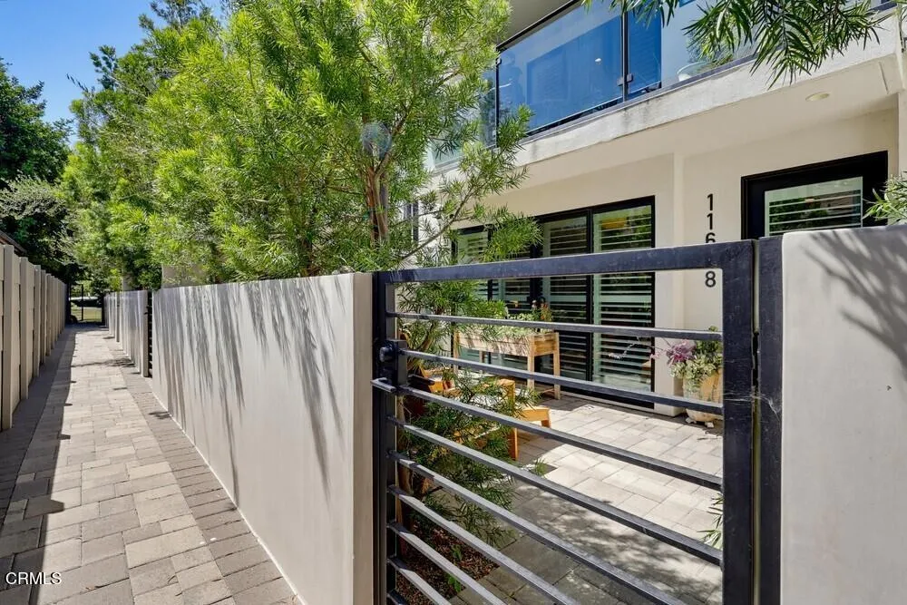11618 Colfax Meadow Lane Los Angeles, CA 91604
