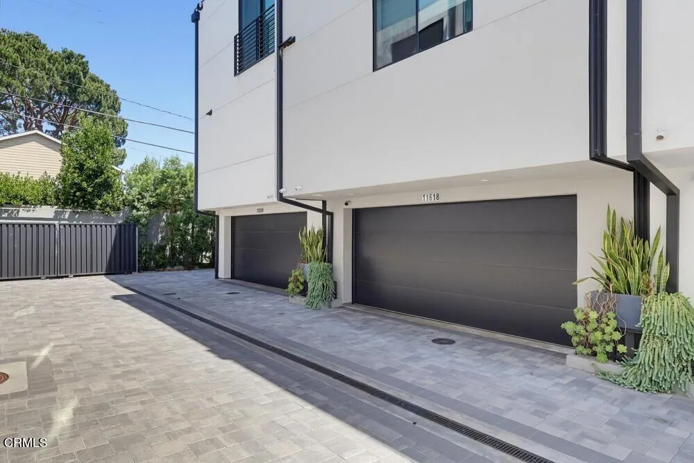 11618 Colfax Meadow Lane Los Angeles, CA 91604