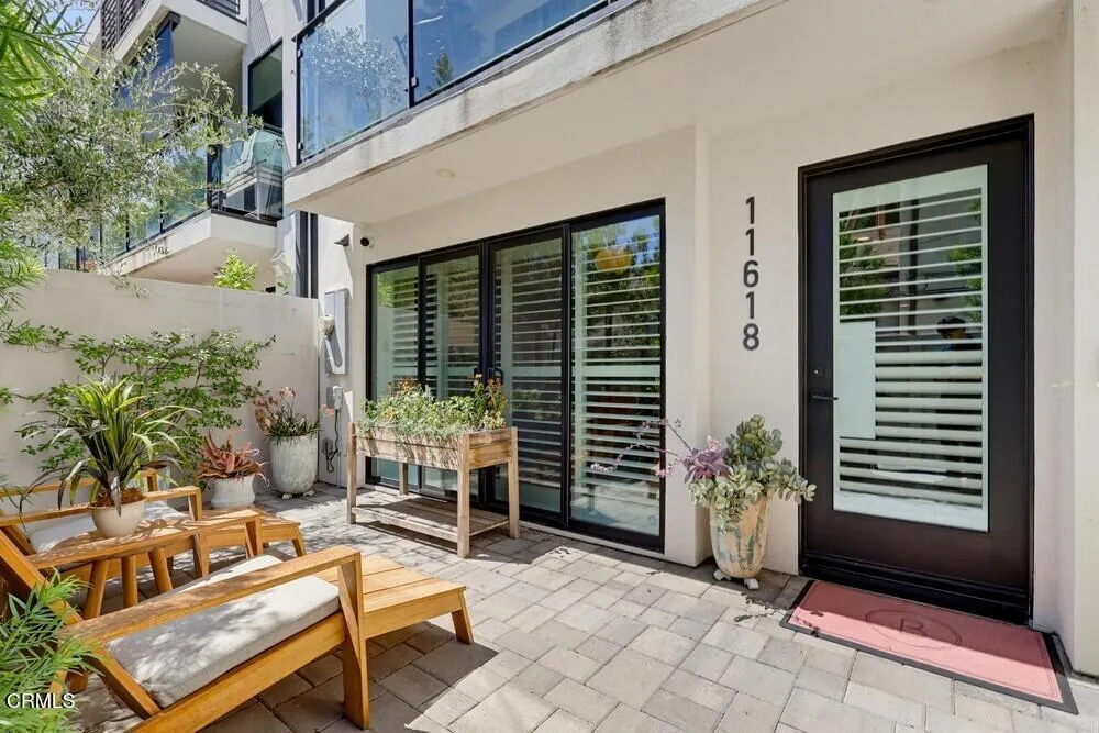 11618 Colfax Meadow Lane Los Angeles, CA 91604