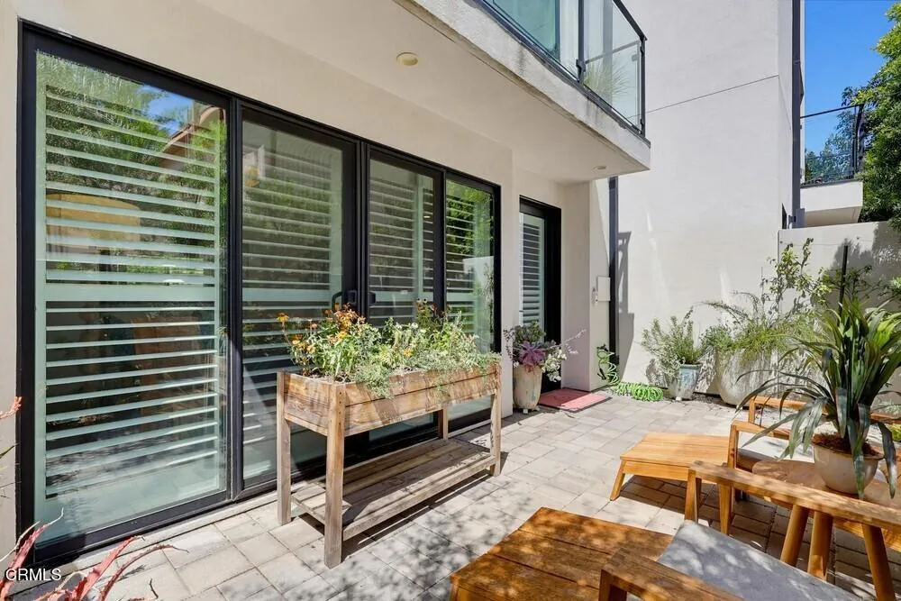 11618 Colfax Meadow Lane Los Angeles, CA 91604
