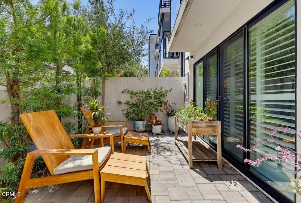 11618 Colfax Meadow Lane Los Angeles, CA 91604
