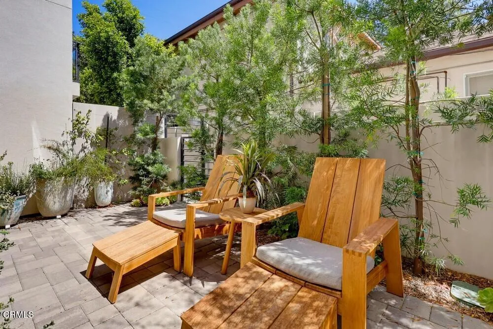 11618 Colfax Meadow Lane Los Angeles, CA 91604