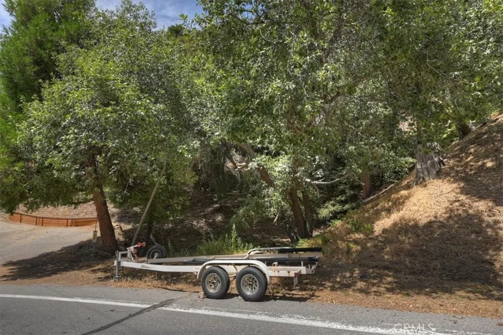 31070 Old City Creek Running Springs, CA 92382