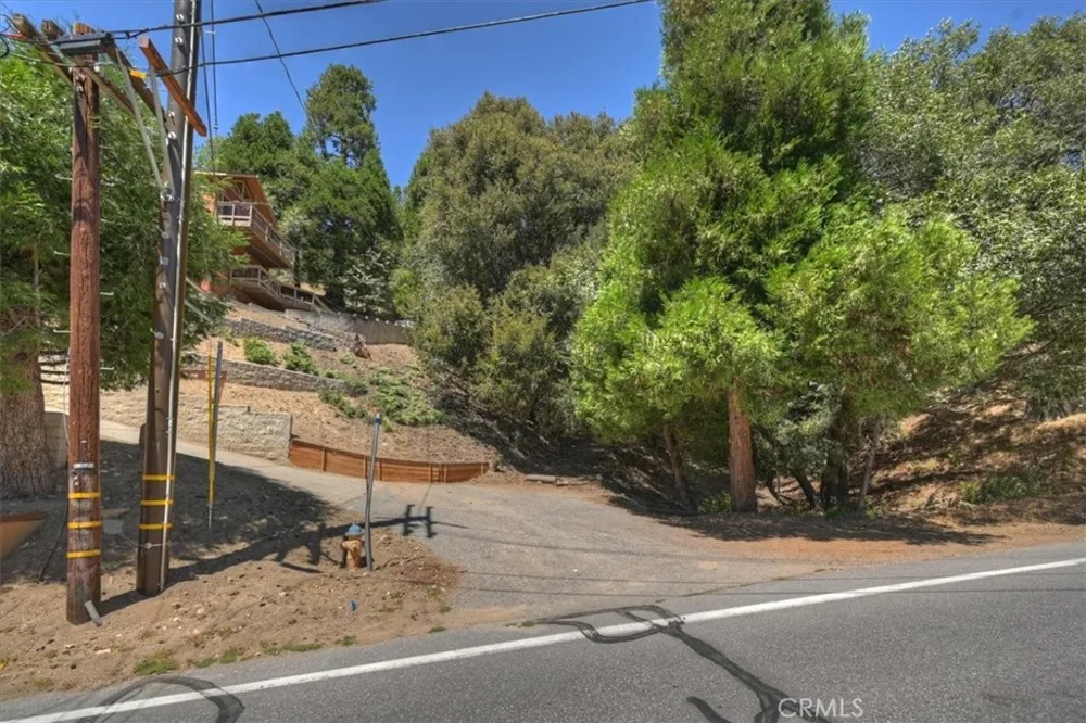 31070 Old City Creek Running Springs, CA 92382