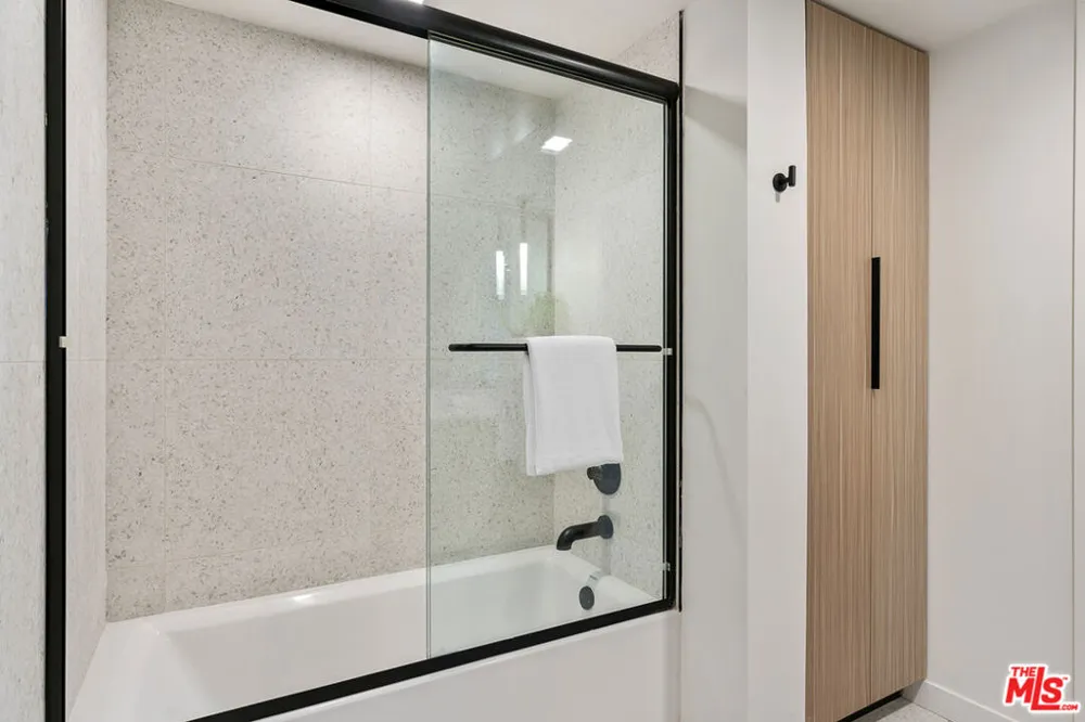 3688 Overland Avenue #416 Los Angeles, CA 90034