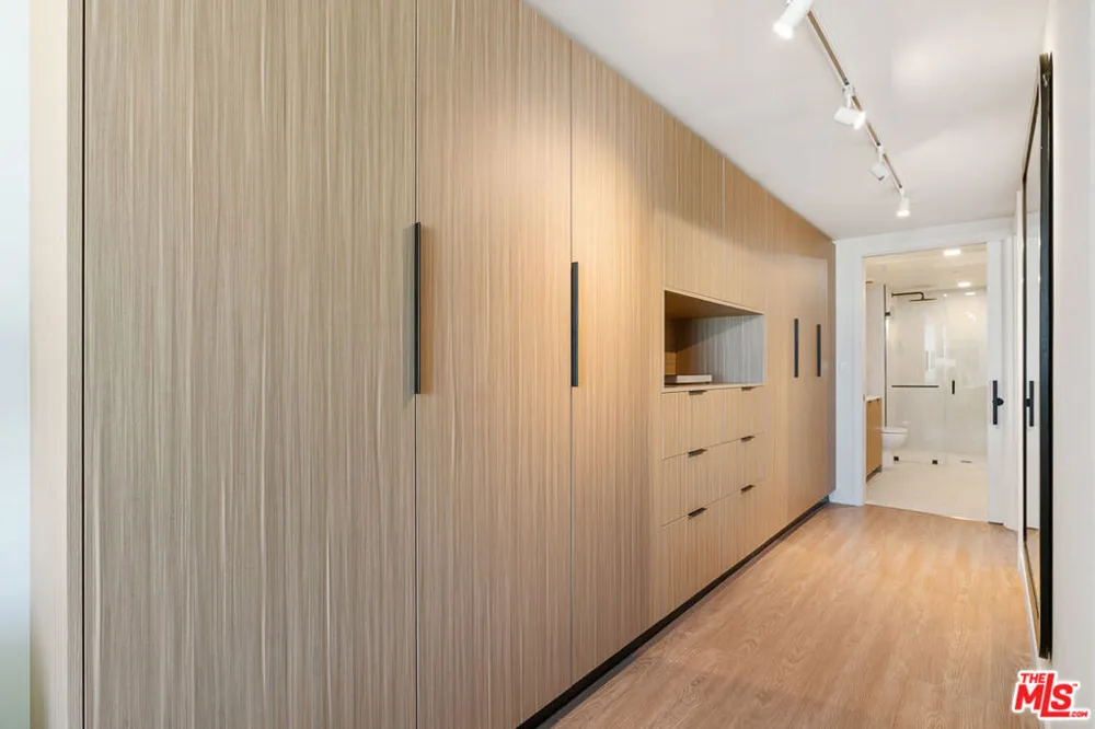 3688 Overland Avenue #416 Los Angeles, CA 90034