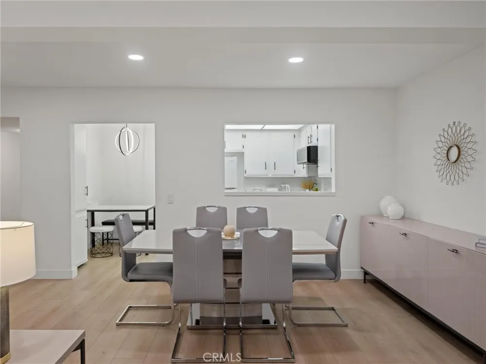 4700 Natick #204 Sherman Oaks, CA 91403