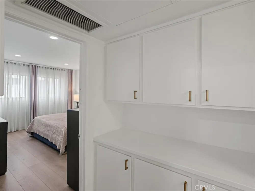 4700 Natick #204 Sherman Oaks, CA 91403