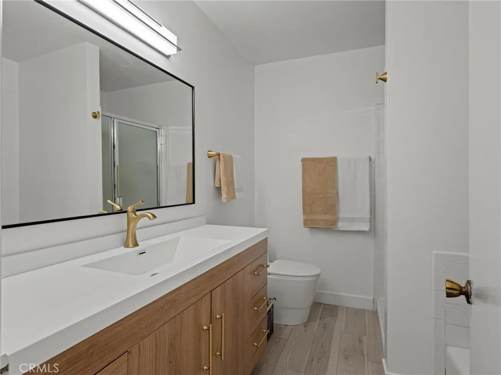 4700 Natick #204 Sherman Oaks, CA 91403