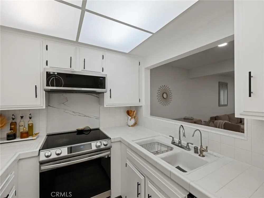 4700 Natick #204 Sherman Oaks, CA 91403
