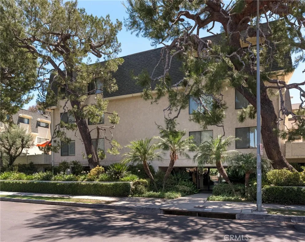 4700 Natick #204 Sherman Oaks, CA 91403