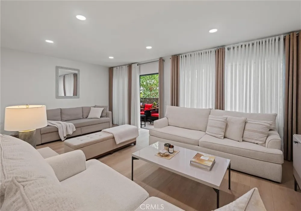 4700 Natick #204 Sherman Oaks, CA 91403