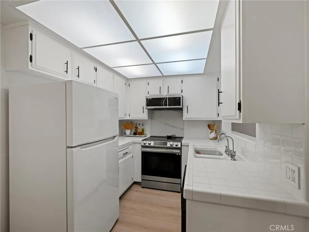 4700 Natick #204 Sherman Oaks, CA 91403