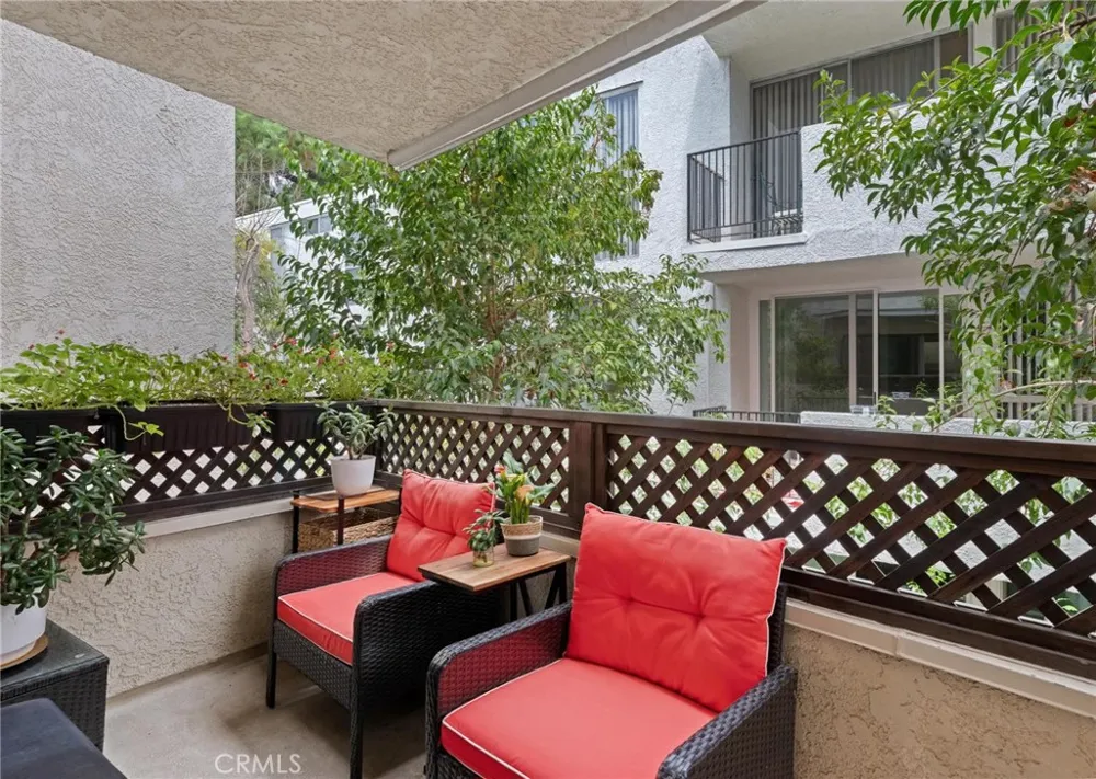 4700 Natick #204 Sherman Oaks, CA 91403