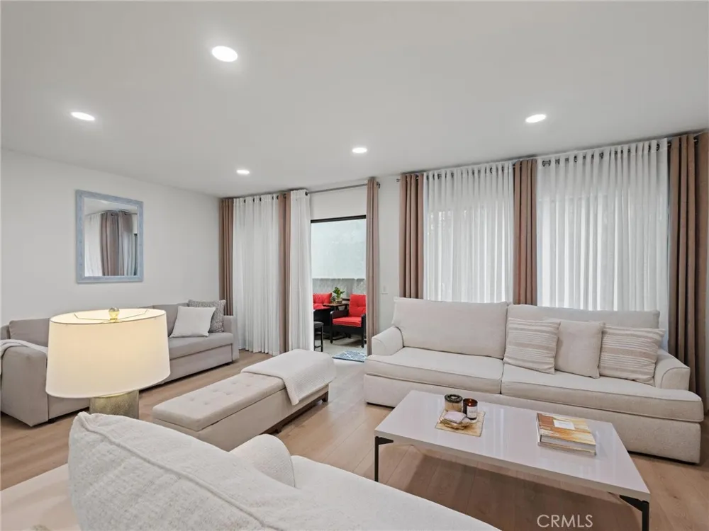 4700 Natick #204 Sherman Oaks, CA 91403