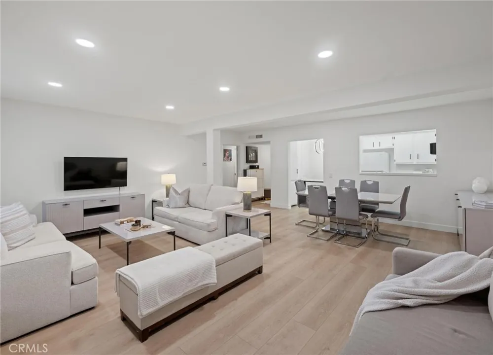 4700 Natick #204 Sherman Oaks, CA 91403