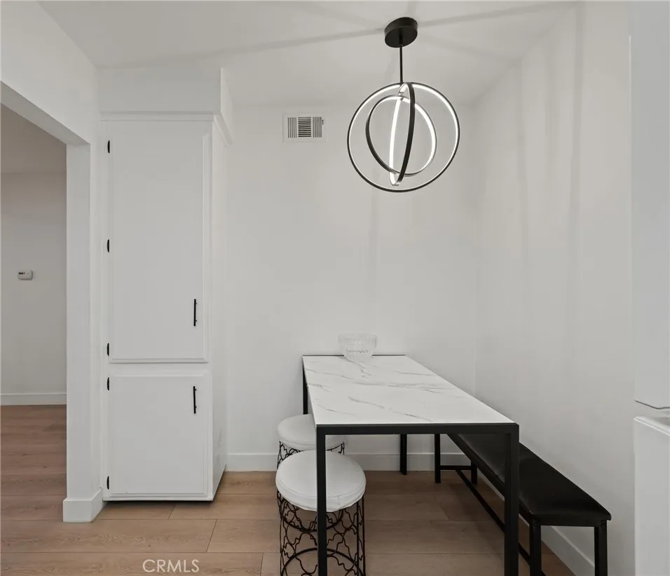 4700 Natick #204 Sherman Oaks, CA 91403