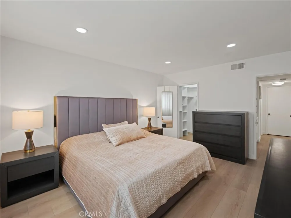 4700 Natick #204 Sherman Oaks, CA 91403