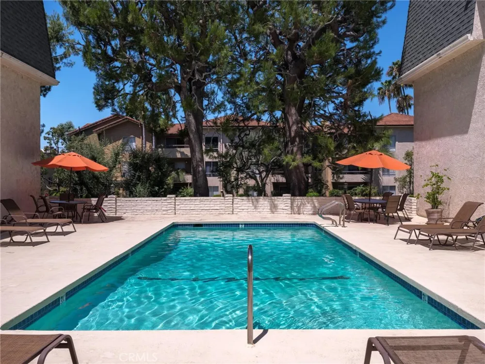 4700 Natick #204 Sherman Oaks, CA 91403