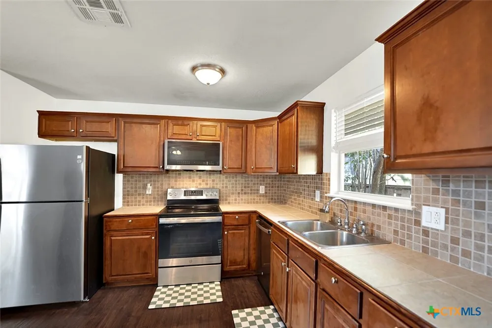 301 Armstrong Street San Marcos, TX 78666