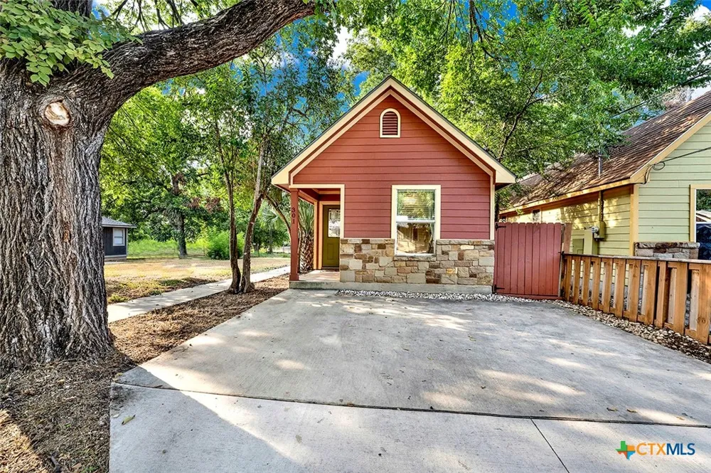 301 Armstrong Street San Marcos, TX 78666