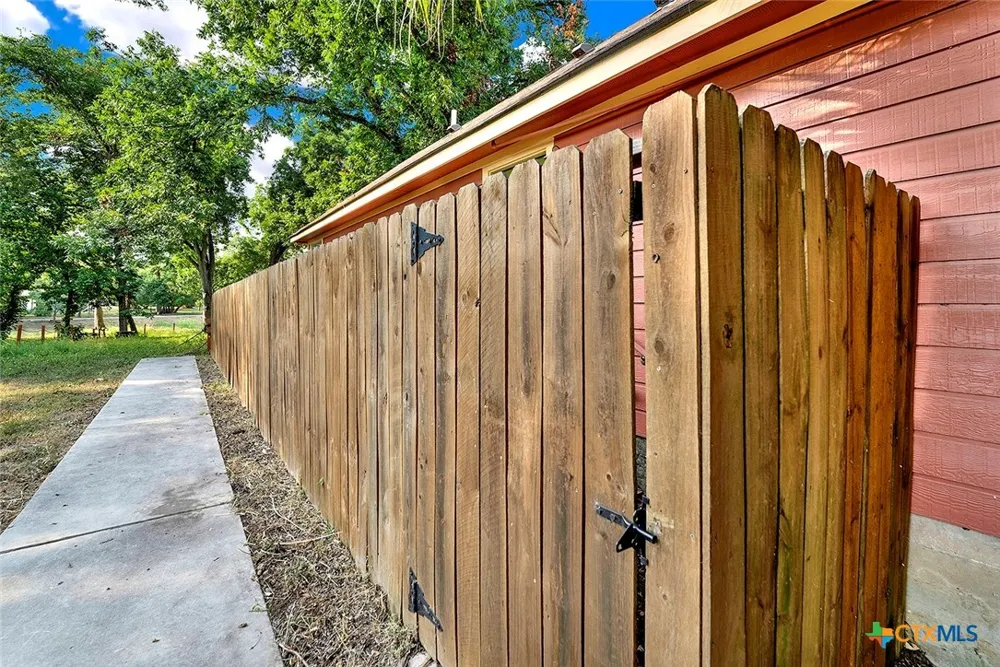 301 Armstrong Street San Marcos, TX 78666