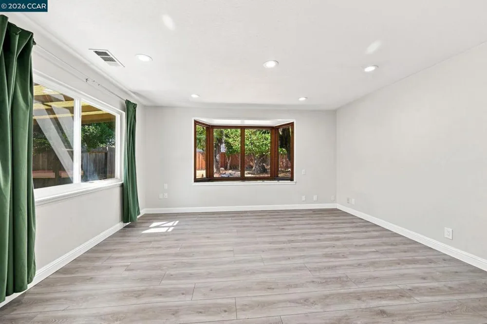 1401 Nicholas Dr Concord, CA 94520