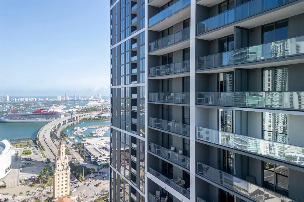 601 NE 1 AVENUE #3401 Miami, FL 33132
