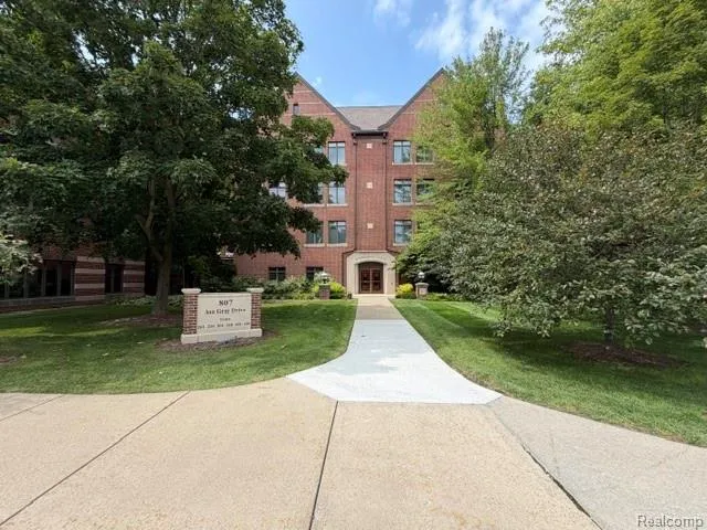 807 Asa Gray Drive #305 Ann Arbor City, MI 48105