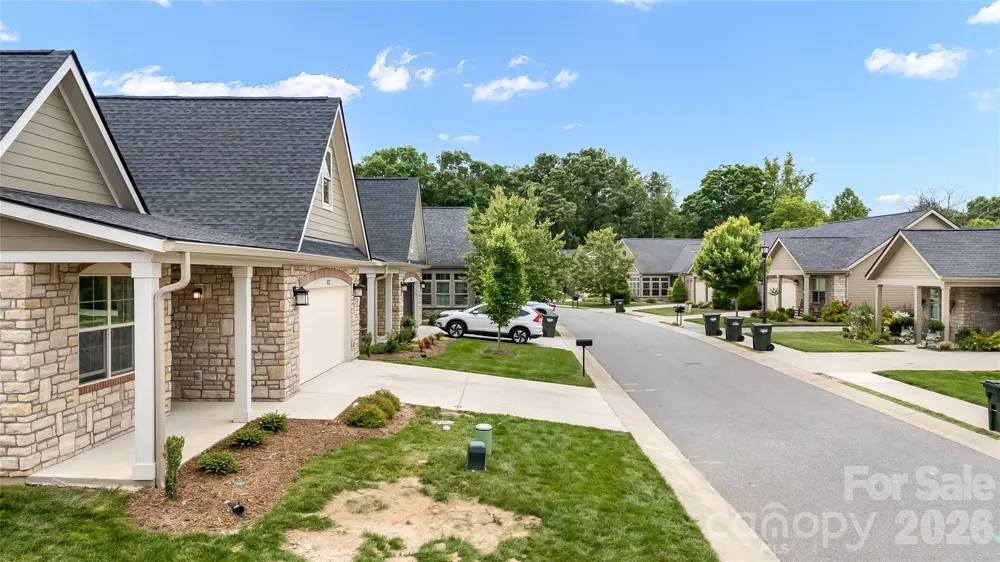 827B Wynnshire Drive #65 Hickory, NC 28601