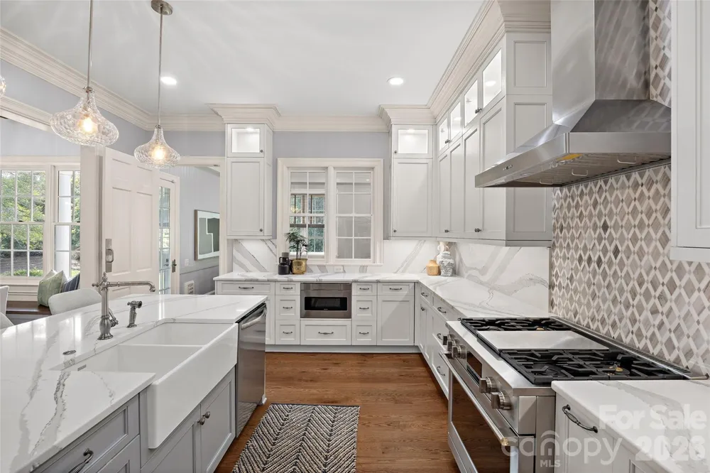 2135 Sharon Avenue Charlotte, NC 28211